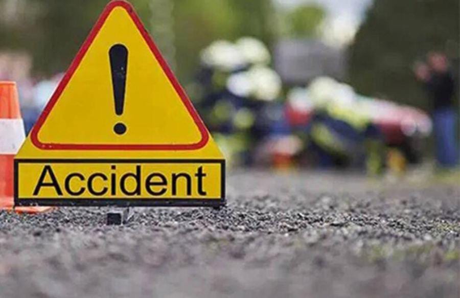 जमशेदपुर मार्ग के दशम फॉल के पास दर्दनाक सड़क हादसा, हाइवा टेलर की टक्कर में ड्राइवर की मौके पर मौत