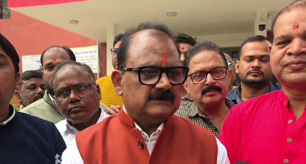 गढ़वा कोर्ट पहुंचा सियासी संग्राम: BJP विधायक सत्येंद्रनाथ तिवारी पर पूर्व मंत्री मिथलेश ठाकुर ने ठोका मानहानि केस, नोटिस जल्द