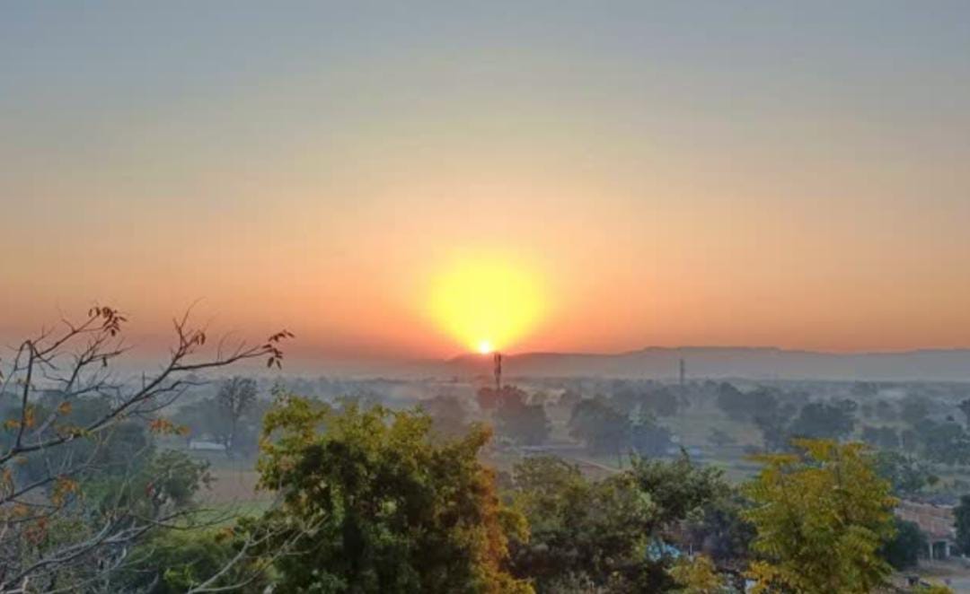 Weather Alert: झारखंड में ठंड का असर कम होते ही सड़क पर लौटी रौनक, पढ़ें कब तक होगी सर्दी की विदाई