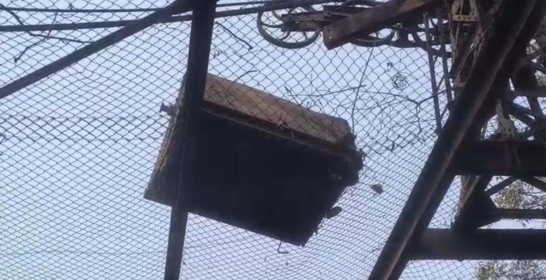 धनबाद:बीसीसीएल के ओवर हेड रोपवे दे रहा खतरे को आमंत्रण,सड़क सुरक्षा को लेकर डीसी ने दो दिनों में हटाने का दिया निर्देश
