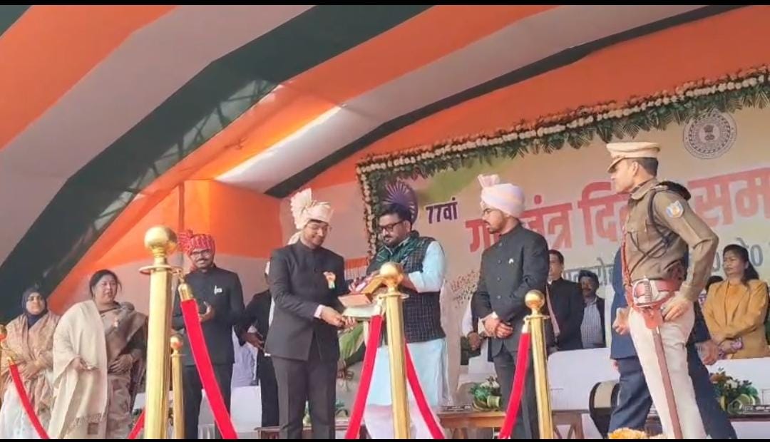 देवघर में जल संसाधन मंत्री हाफिजुल हसन ने किया झंडोत्तोलन,वित्तीय वर्ष 2025-26 में राज्य सरकार की उपलब्धियां गिनाईं