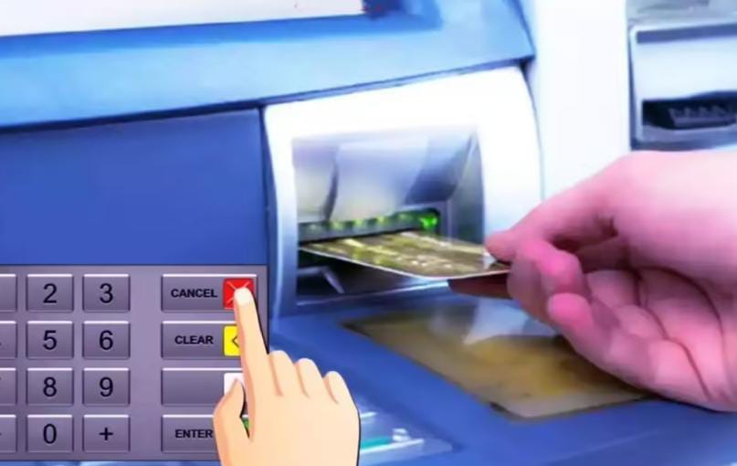 ATM से पैसे निकालते वक्त नहीं रखा इस बात का ध्यान तो हो सकता है भारी नुकसान, बचने के लिए जानिये सिक्रेट ट्रिक