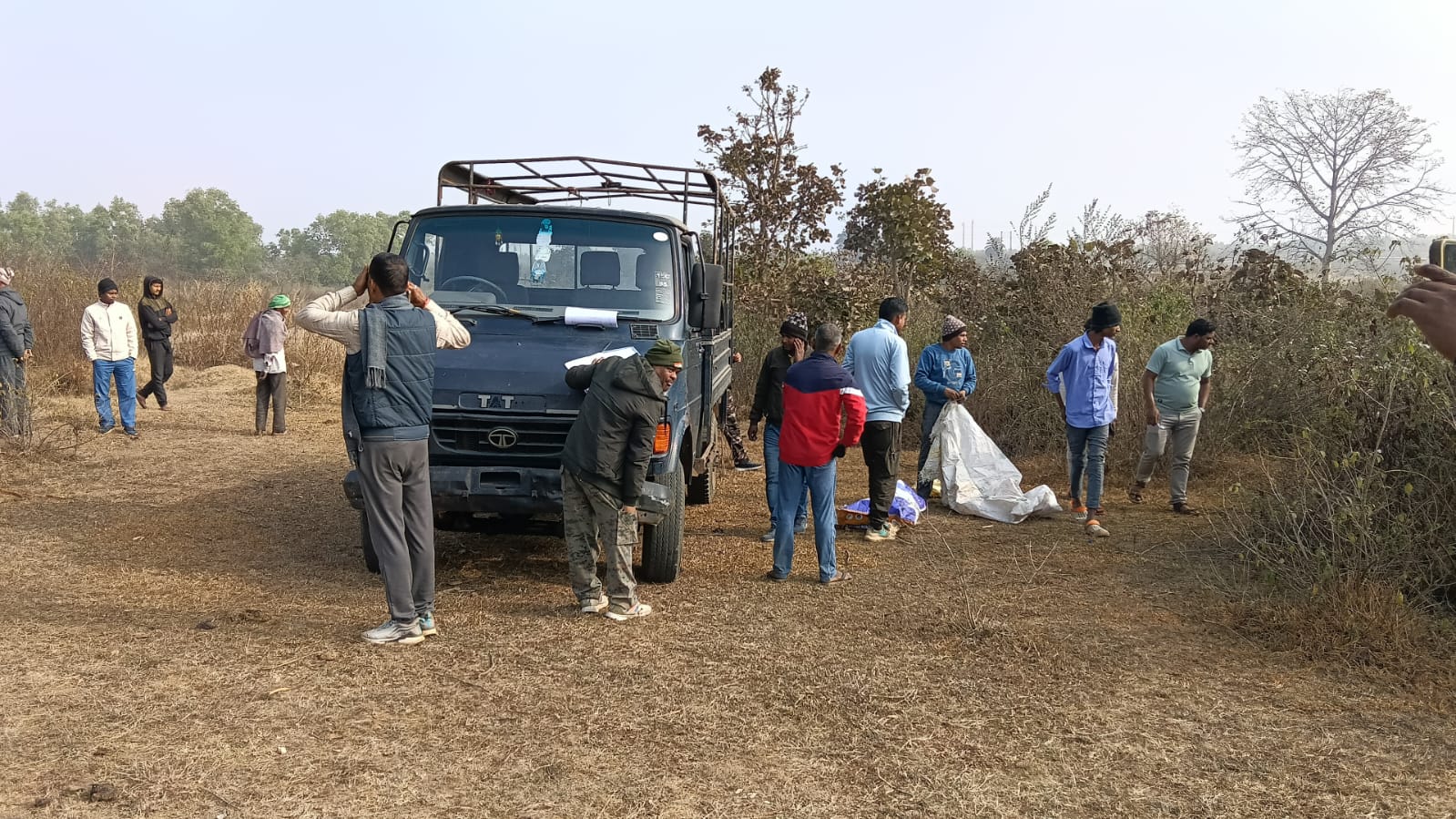गिरिडीह:बगोदर के कारंबा जंगल में मिला अज्ञात महिला का अधजला शव, जांच में जुटी पुलिस