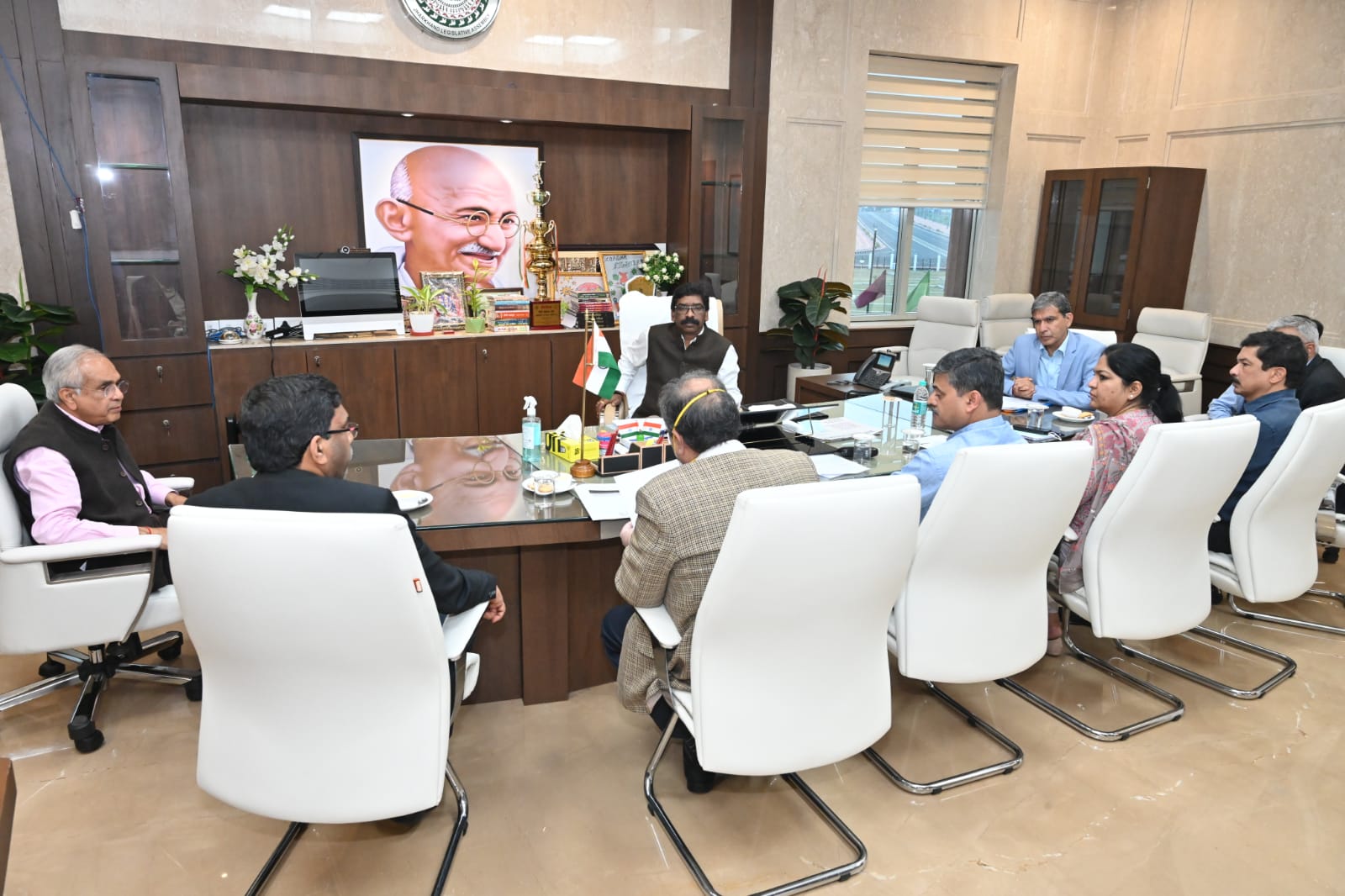 नीति आयोग की टीम रांची में , विधानसभा स्थित मुख्यमंत्री कक्ष में सीएम हेमंत की अध्यक्षता में आयोग की हुई बैठक